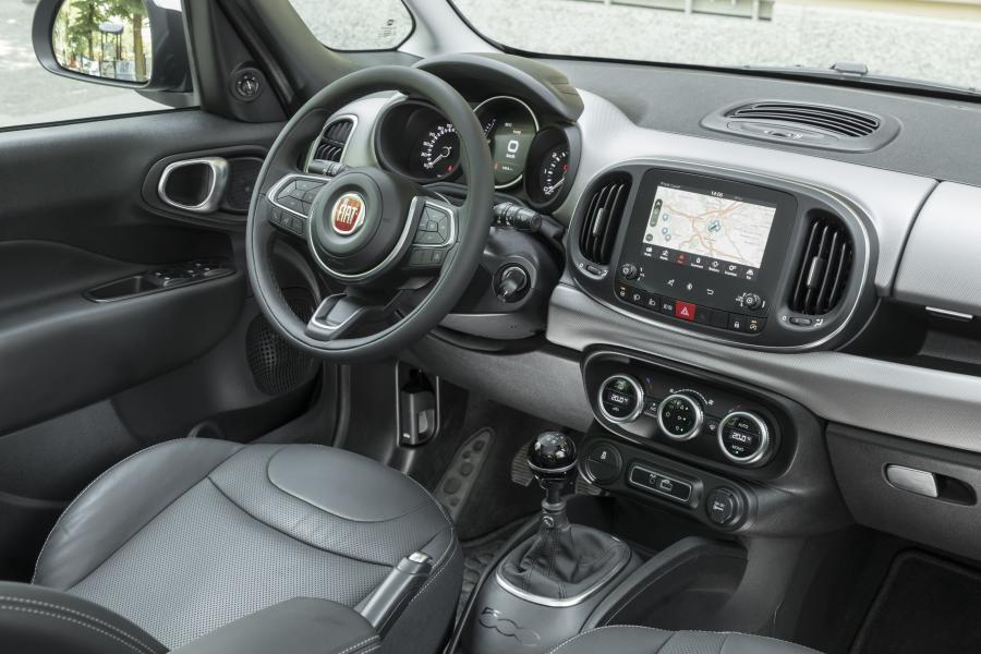Интерьер Fiat 500L 2017 года  (фото 24 из 45)